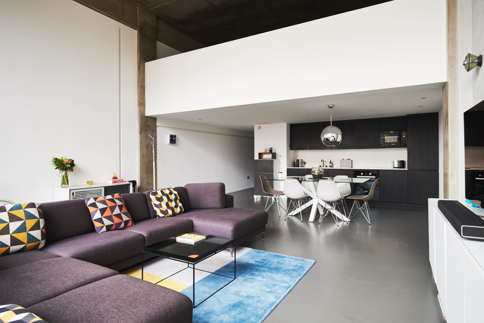 Union Wharf - Yam Studios - Aucoot - Modern Minimalist Apartment