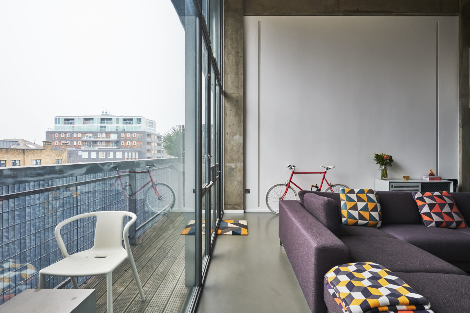 Union Wharf - Yam Studios - Aucoot - Modern Minimalist Apartment