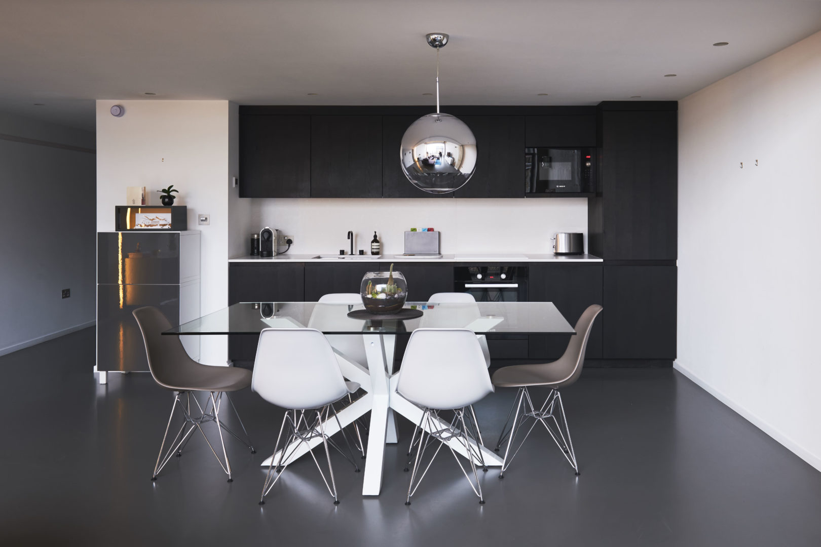 Union Wharf - Yam Studios - Aucoot - Modern Minimalist Apartment