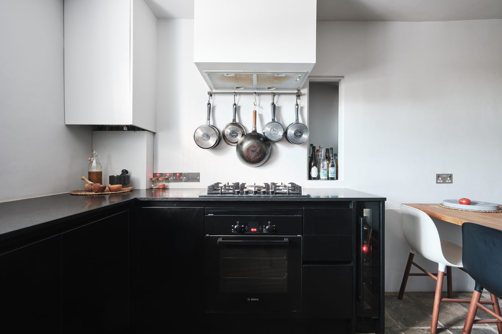 The-Fairfield-Aucoot-Scandi-Minimalism-Black-Kitchen-Units