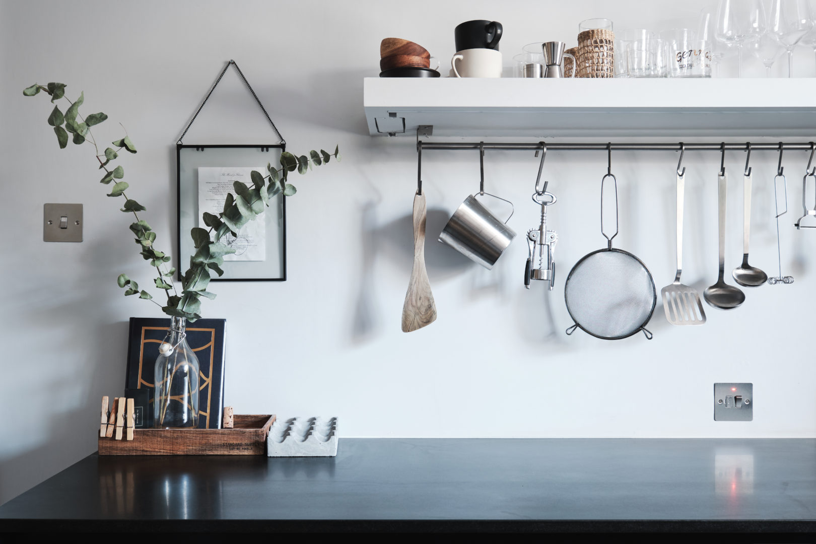 The-Fairfield-Aucoot-Scandi-Minimalism-Black-Kitchen-Units