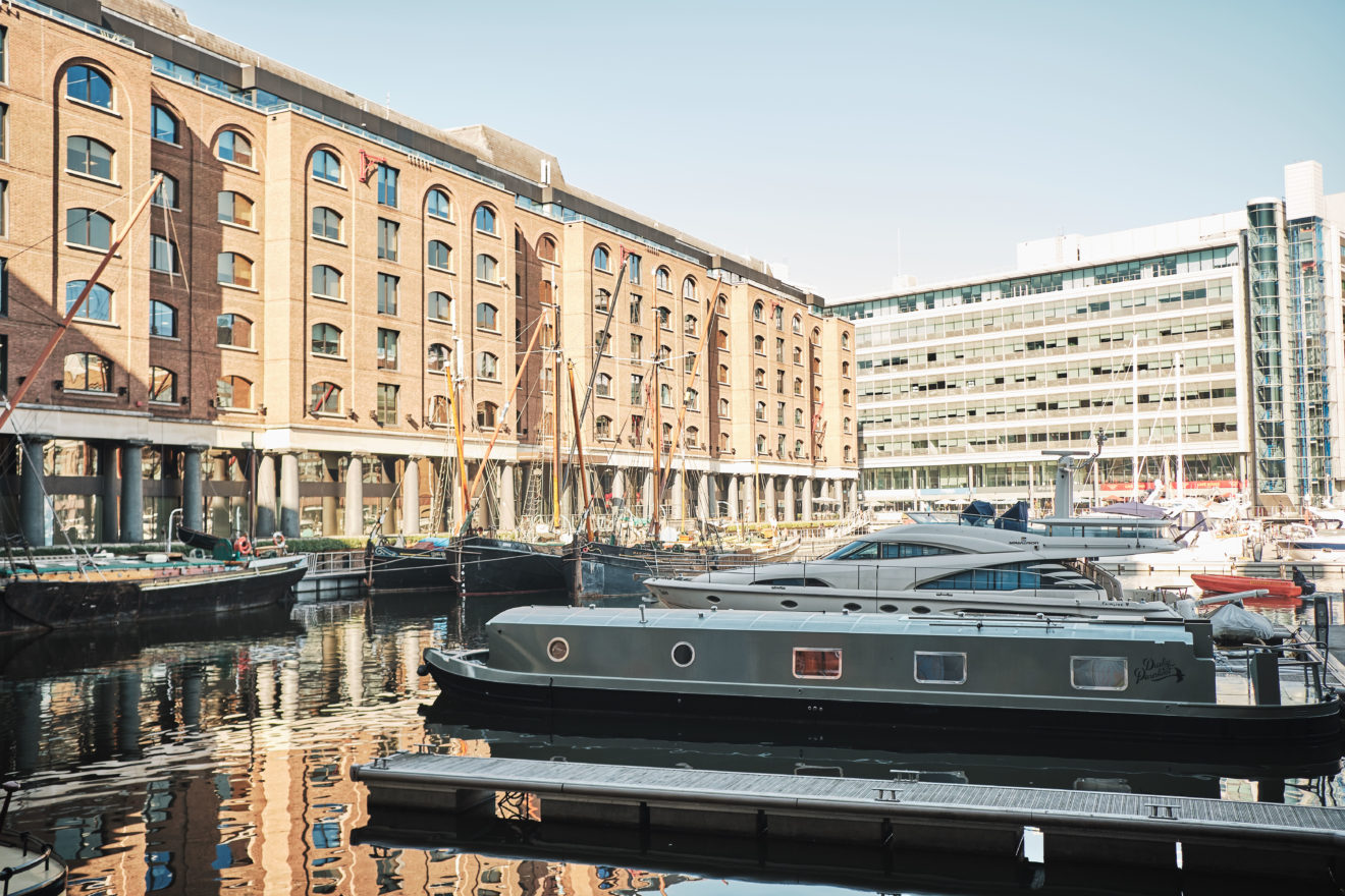 Dusky Parakeet - 3144 Architects - Aucoot - Modern House Boat