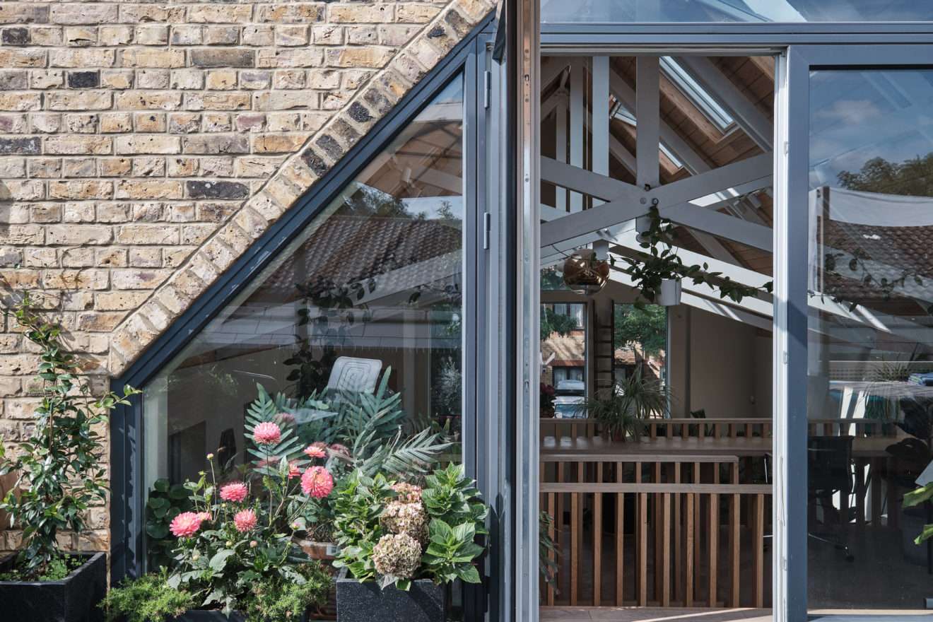 Utopia House, Watson's Street, Depford - photo by Aucoot - Alex Nikjoo Architects