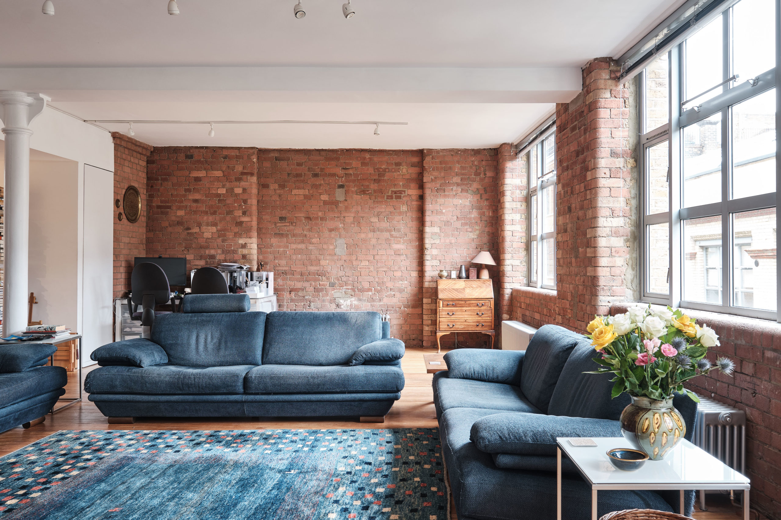 Underwood-Street-Warehouse-Conversion-exposed-brickwork-and-factory-windows-photo-by-Aucoot-Estate-Agents