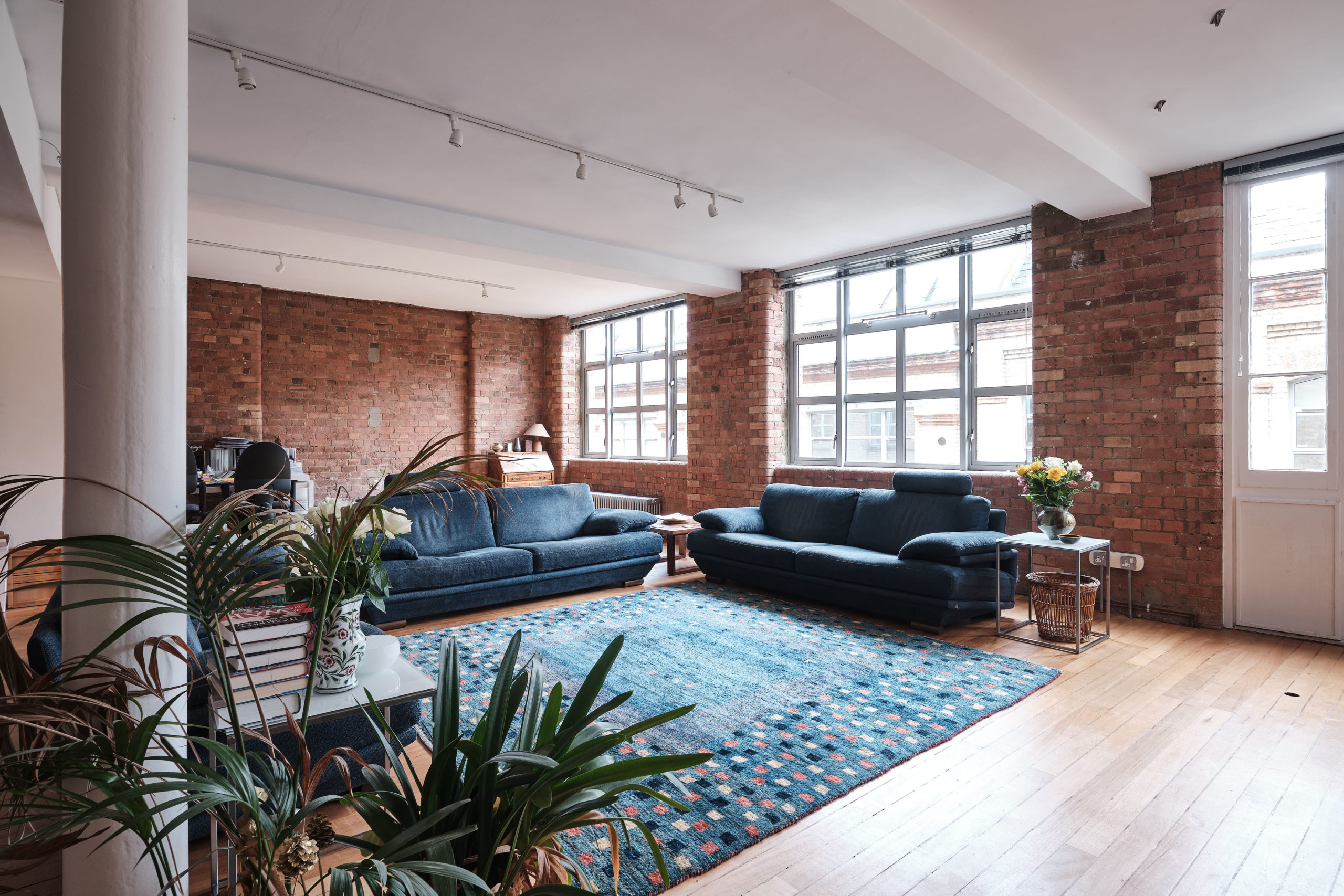 Underwood-Street-Warehouse-Conversion-exposed-brickwork-and-factory-windows-photo-by-Aucoot-Estate-Agents-