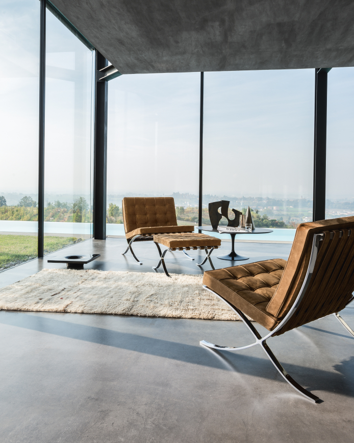 Knoll_Barcelona_Chair_Design_Classics_Aucoot