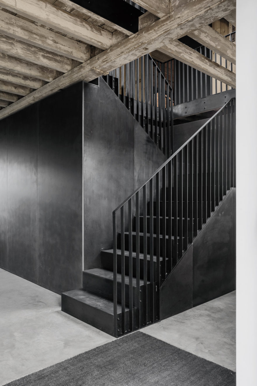 mclaren-excell-brick-barns-by-simone-bossi-aucoot-estate-agent-3
