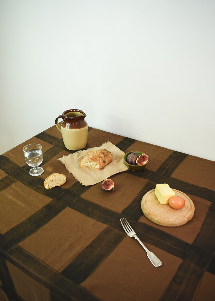 tablecloth-house-of-quinn-julius-arthur-aucoot-estate-agents