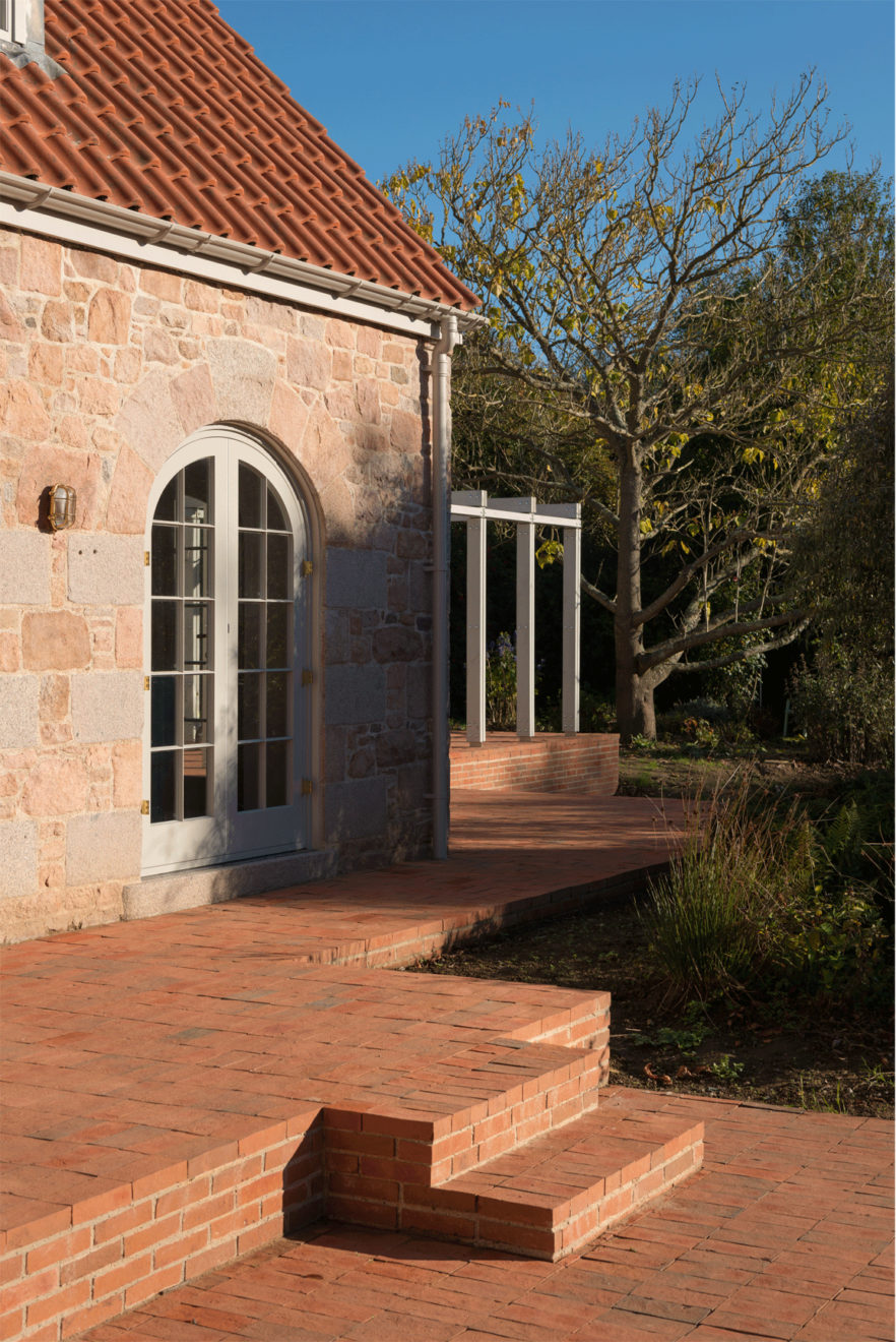 Norman-Prahm Architects House in St John. Aucoot Estate Agents. Photograph by Johnny Barrington.