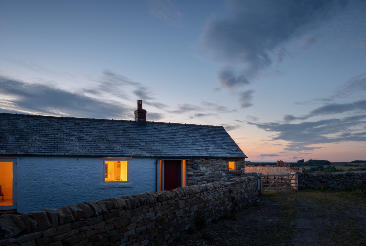 Norman-Prahm Architects Little House on the Quarry. Aucoot Estate Agents. Photograph by Johnny Barrington.