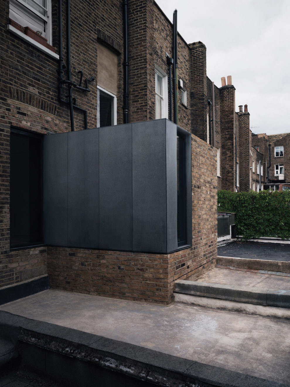 outhouse in by simone bossi - conform architects - aucoot estate agents