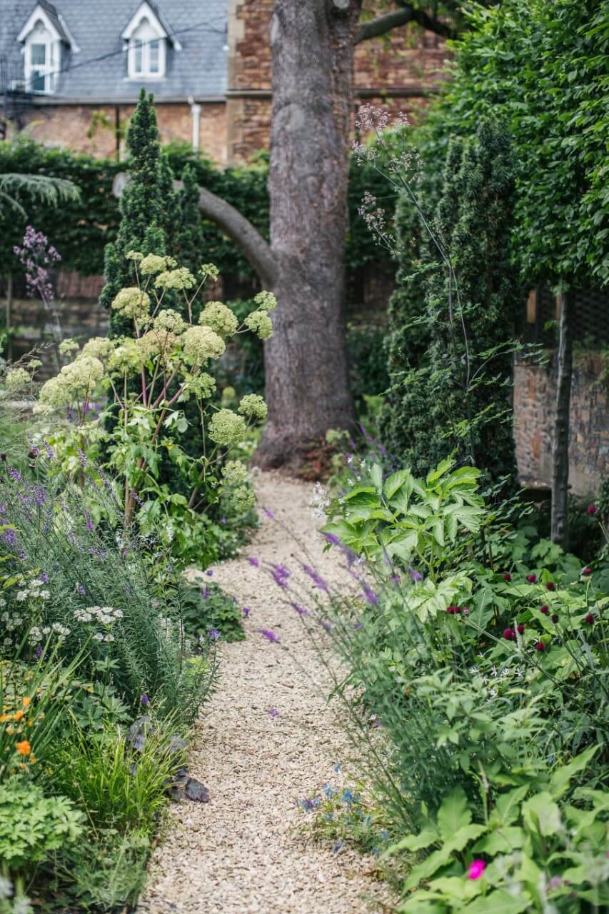 Garden by Artisan Landscapes - Aucoot Estate Agents