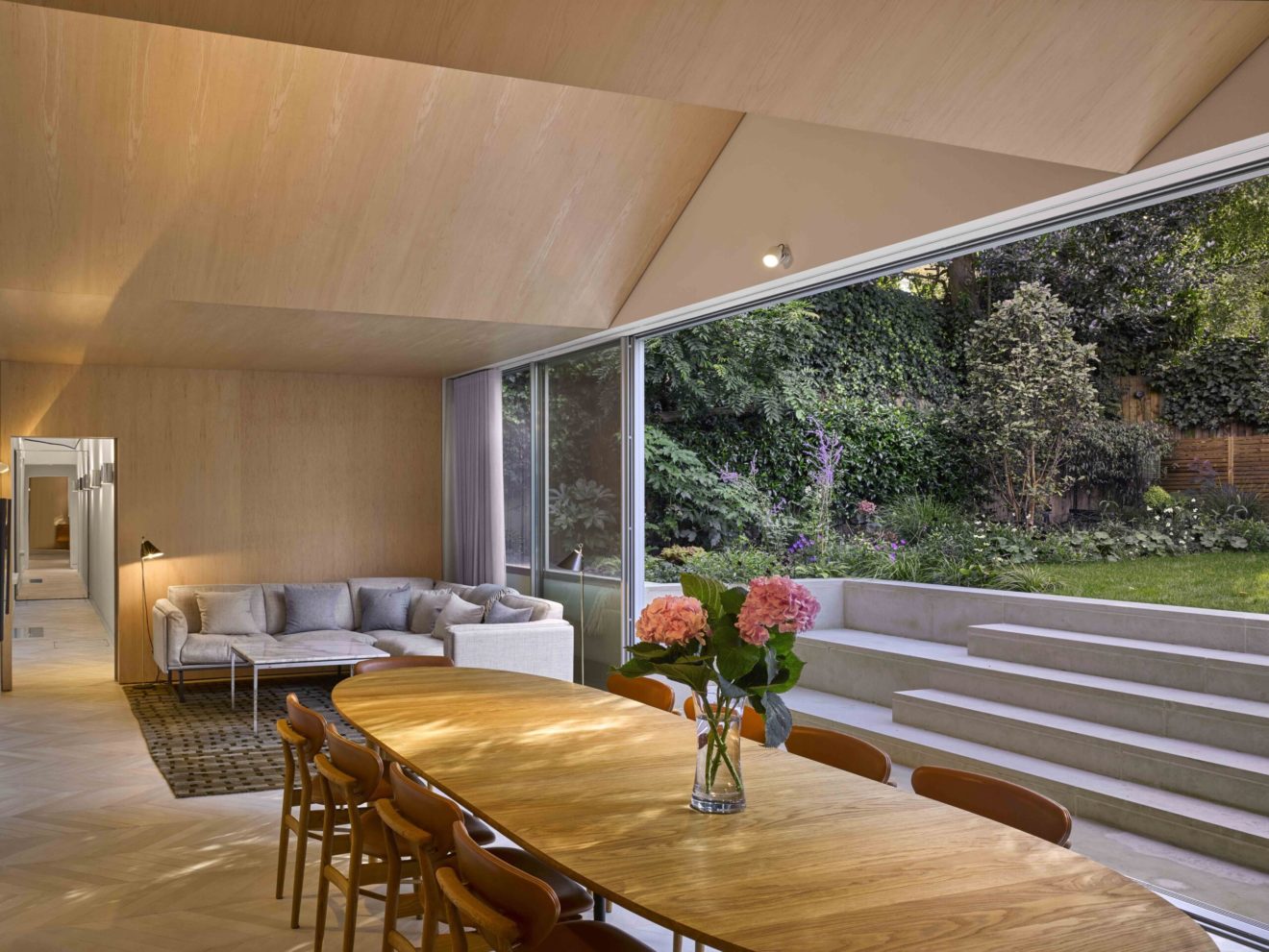 A modernist home - Will Pryce - Suzy Hoodless - Interior designer - Aucoot Estate Agents