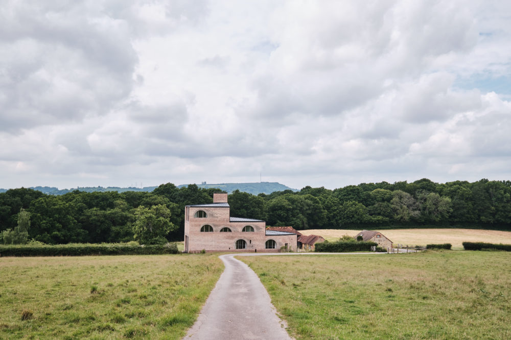 Niturst Farm - Adam Richards Architects - Modern House - Aucoot Estate Agents - All Rights Reserved